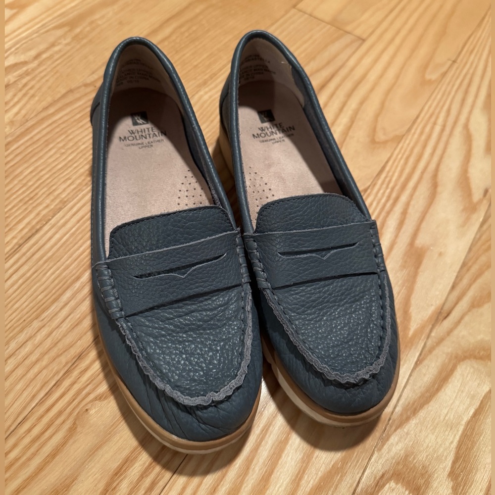 SALE: Blue loafers White Mountain Size 6